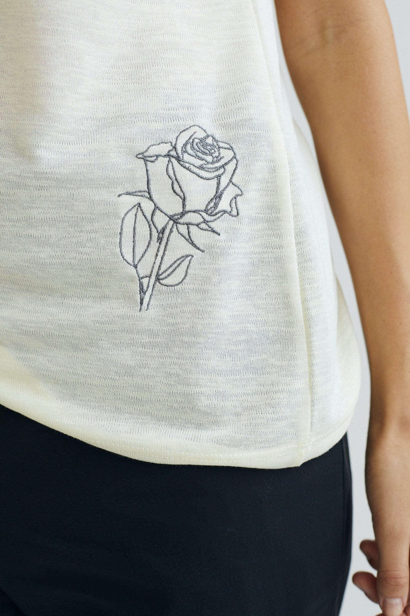 - מכירה מוקדמת יריד החלומות של נתנאלה  t Rose  צהוב בהיר