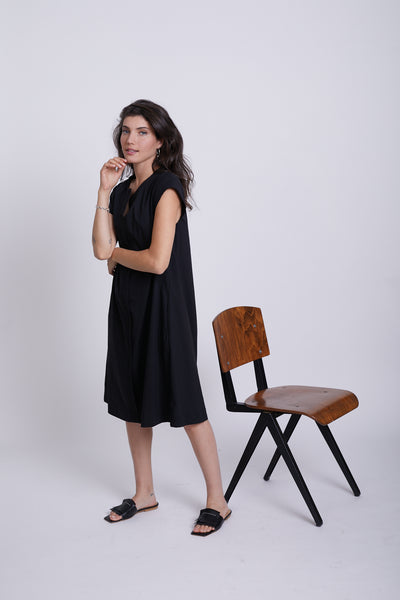 שחורה שרוול קצר AKIKO שמלת
