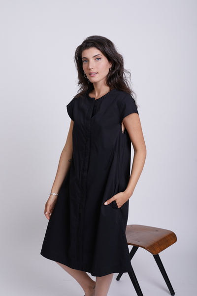 שחורה שרוול קצר AKIKO שמלת