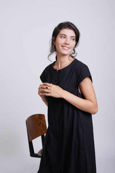 שחורה שרוול קצר AKIKO שמלת